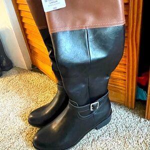 Woman’s black/brown boots.  Size 8